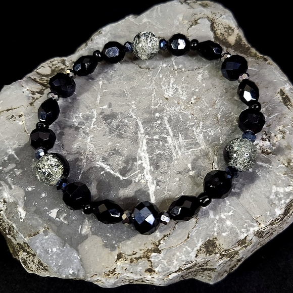 Handmade Black Glass Triple Moon Bracelet Repurposed Vintage Beads - Picture 10 of 11
